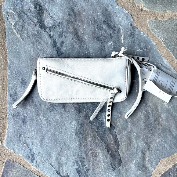 New🌟Free People-Distressed Wallet: Cream - Picture 6 of 6